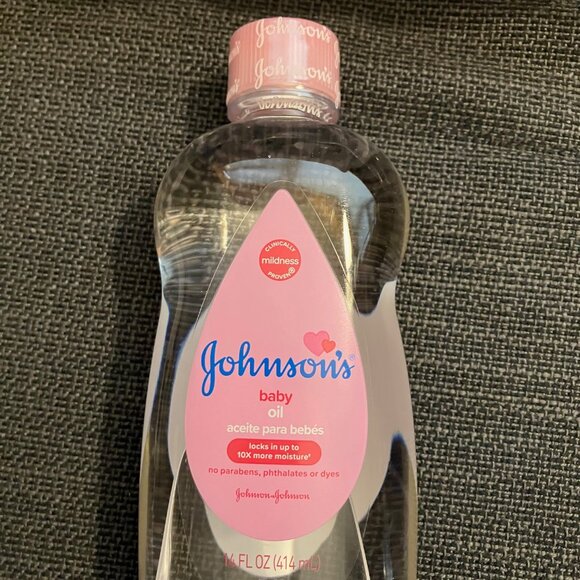 5 Packs of Johnson's Baby Oil, 14 FL oz (414 mL) - Picture 2 of 3